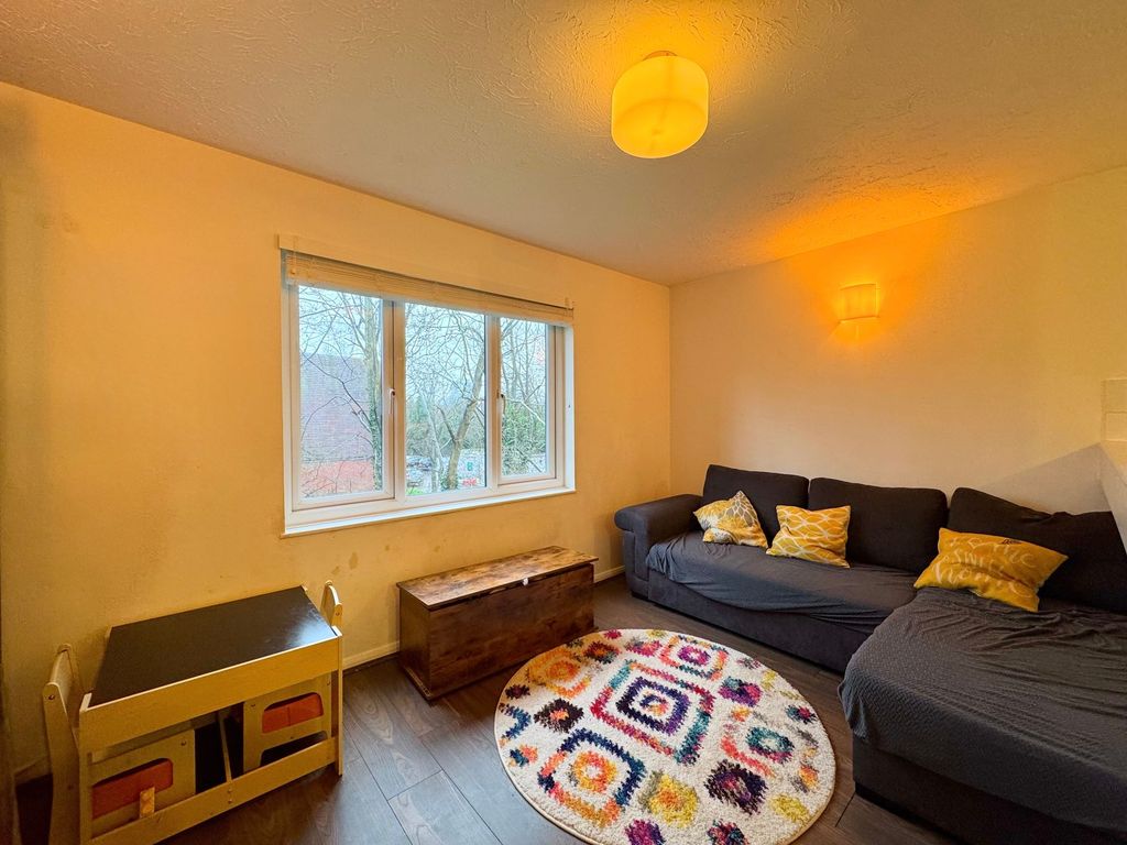 Property photo 2 of 9 Lounge