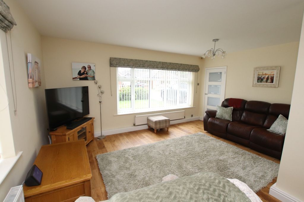 Property photo 2 of 20 Lounge