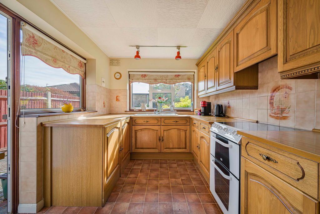 Property photo 3 of 17 Kitchen