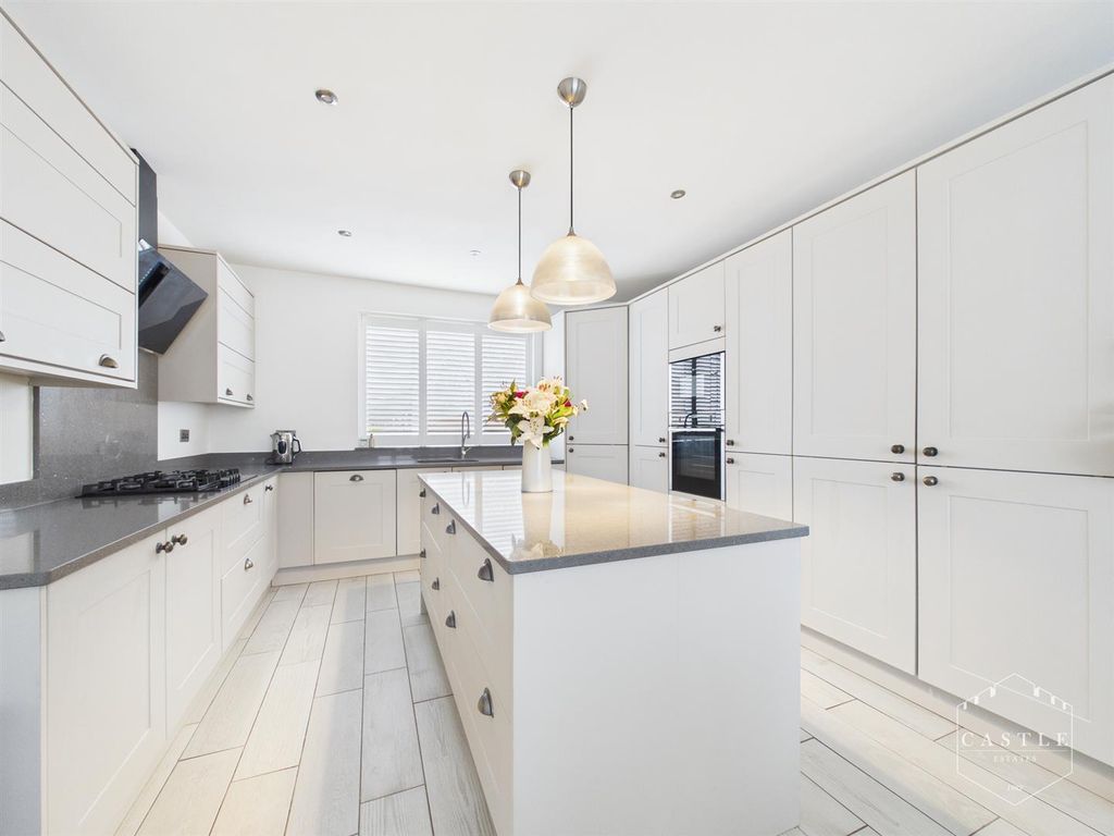 Property photo 2 of 29 Breakfast Kitchen