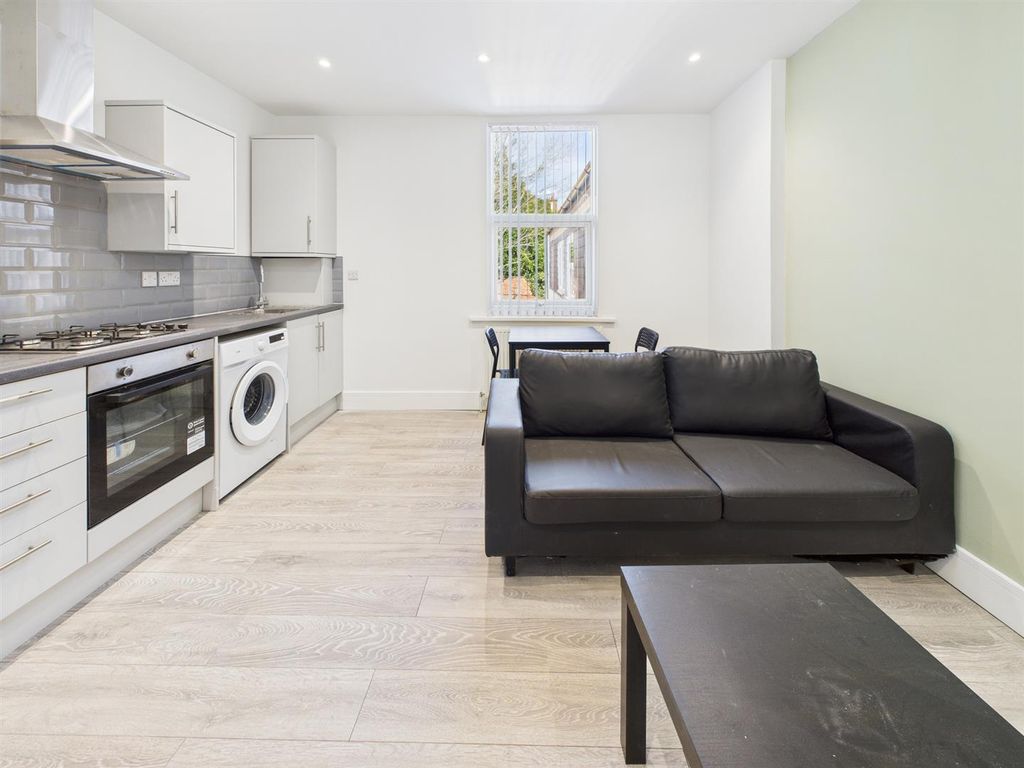 Property photo 1 of 8 Cam03736G0-Pr0112-Still012.Jpg