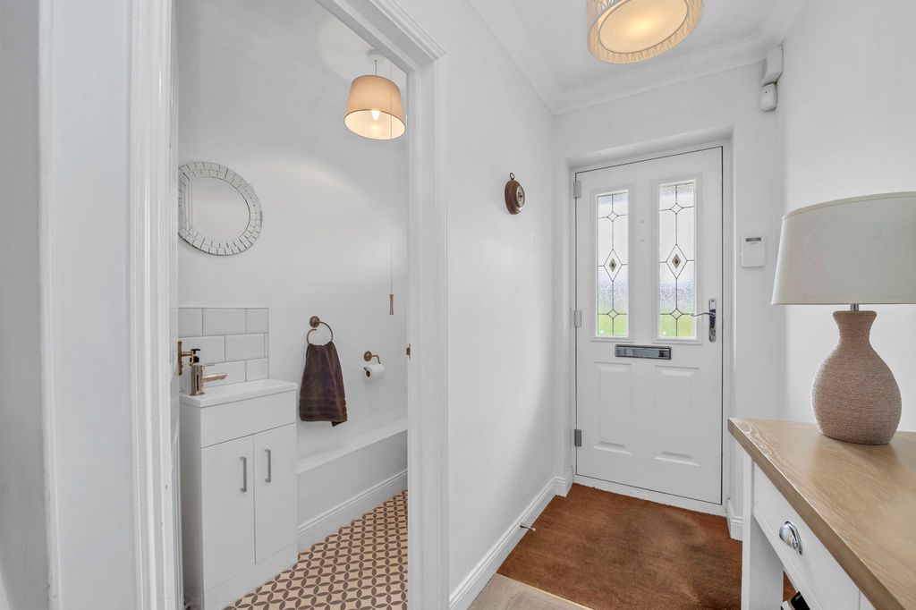 Property photo 2 of 20 Entrance Hall