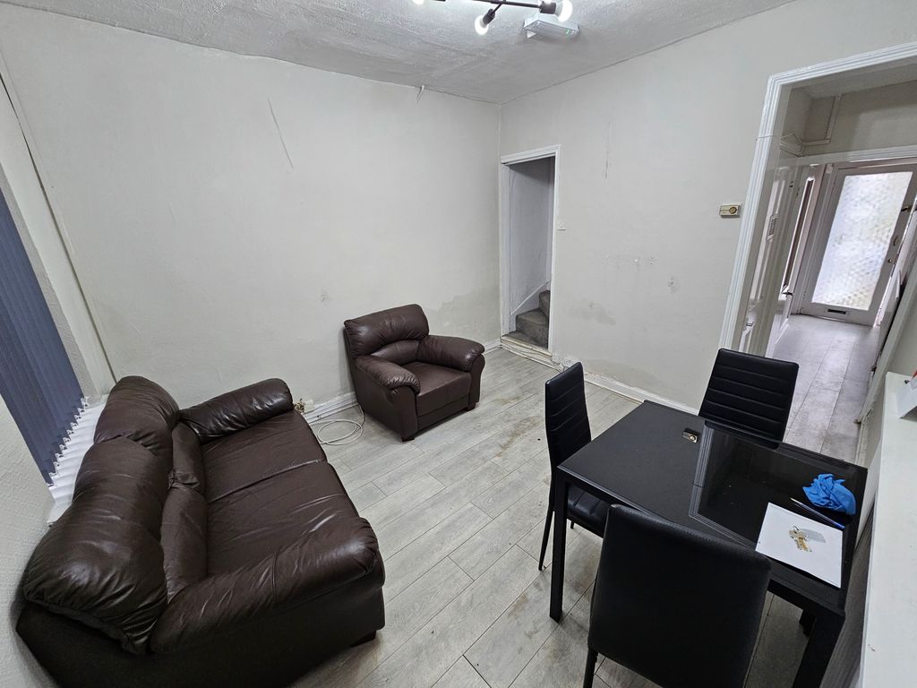 Property photo 3 of 8 Image