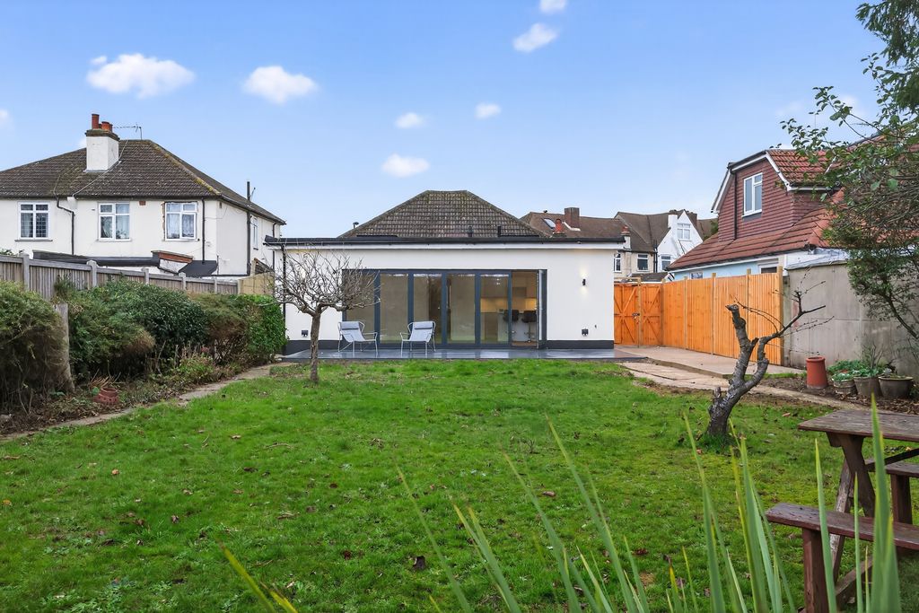 Property photo 2 of 21 Garden