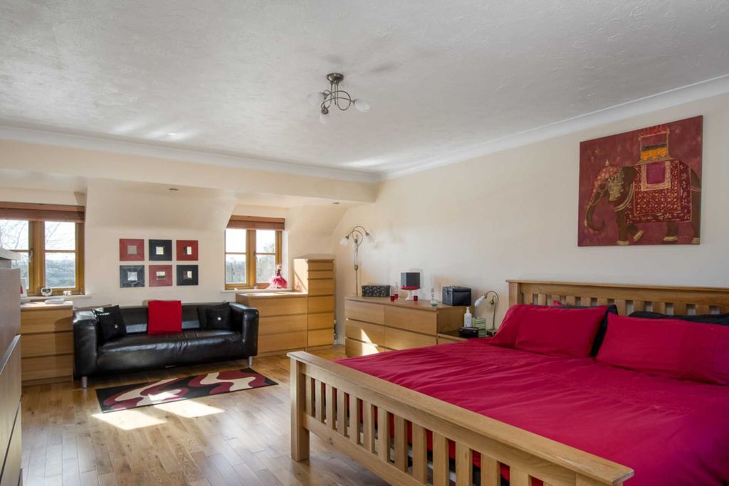 Property photo 3 of 23