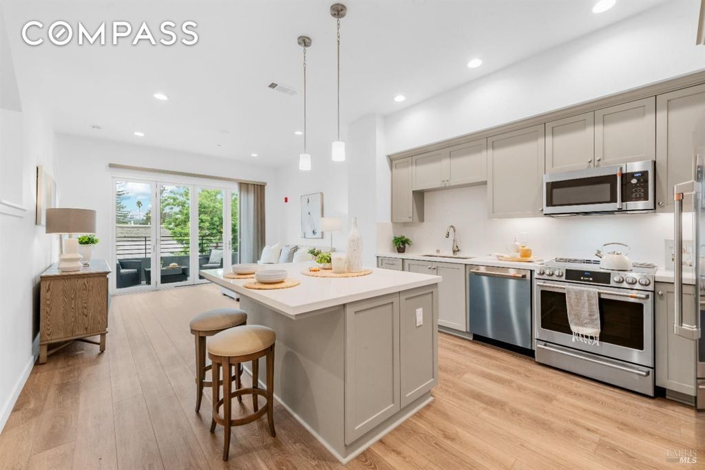 Property photo 1 of 28