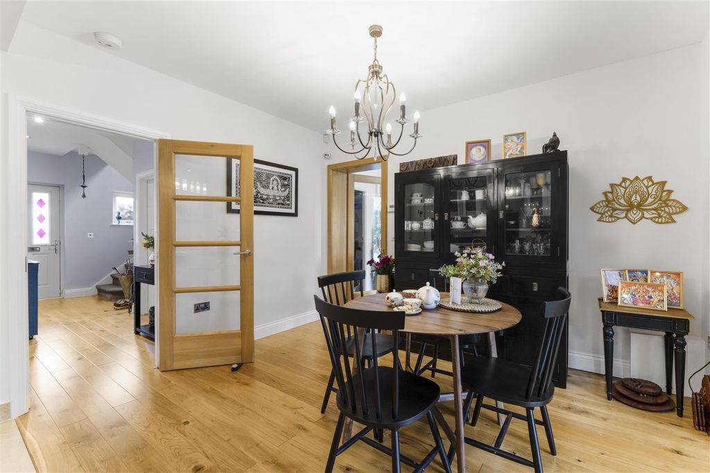 Property photo 3 of 46 41 Wood Lane, Isleworth Tw7 5Ef-38.Jpg