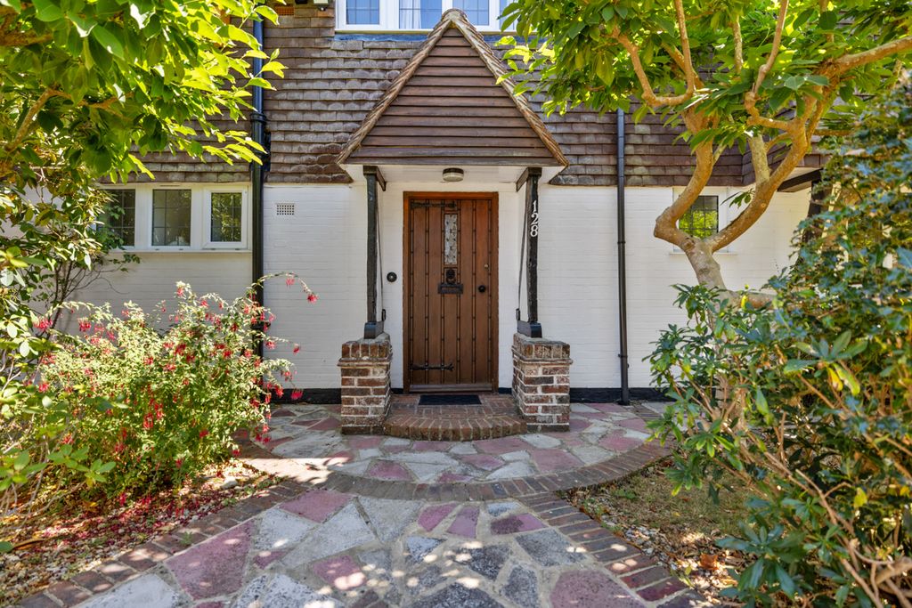 Property photo 2 of 18