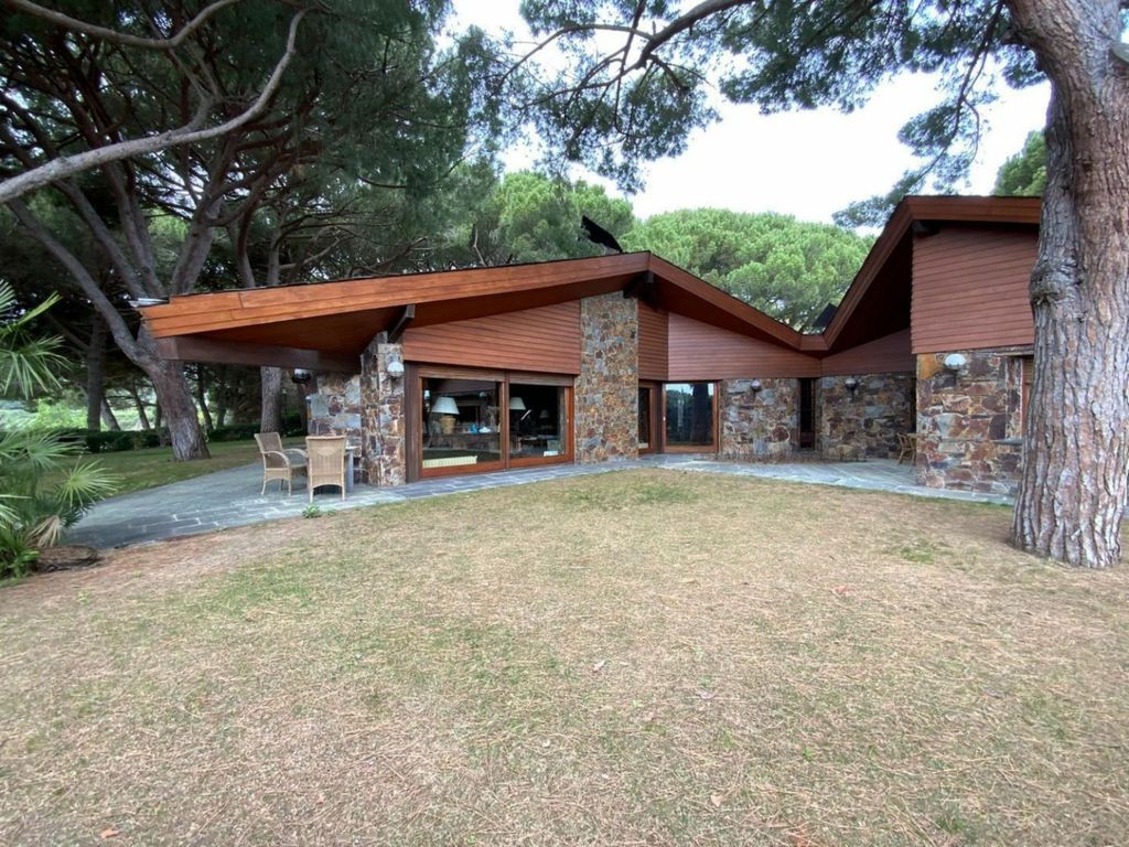 Property photo 2 of 35