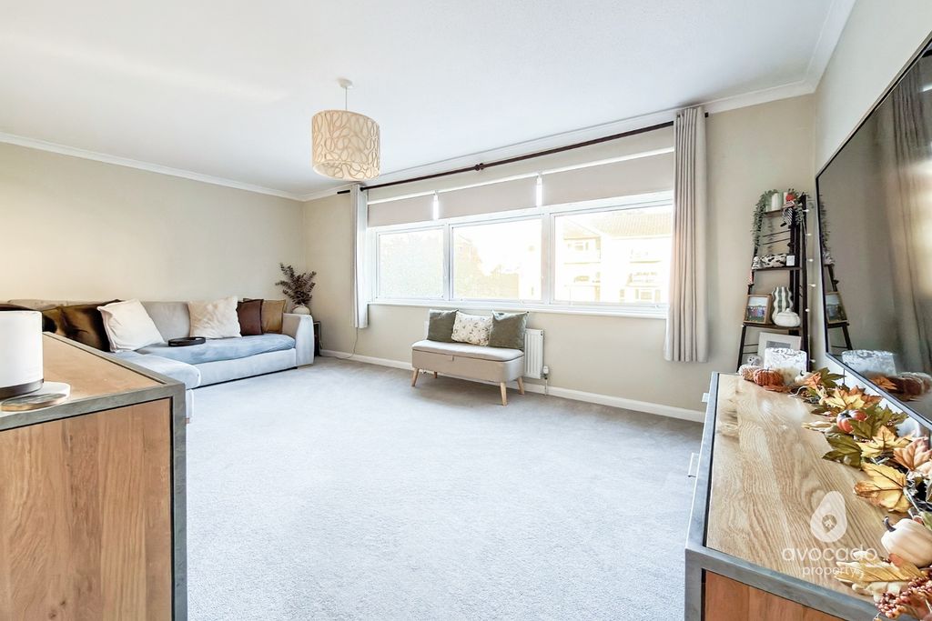 Property photo 3 of 15 6112332