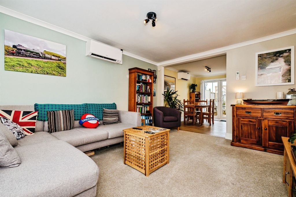 Property photo 2 of 23