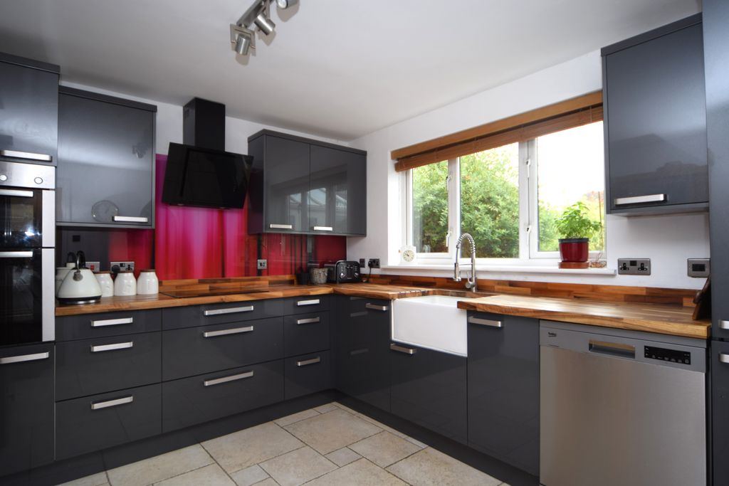 Property photo 3 of 22