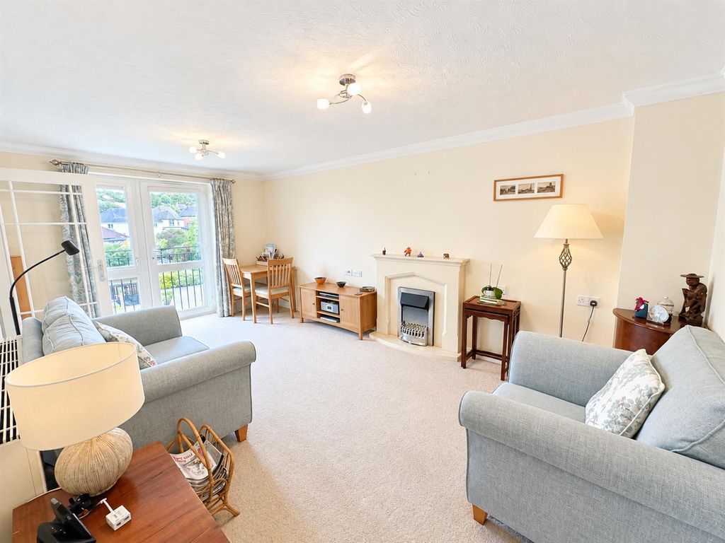 Property photo 3 of 9 Living Room.Png