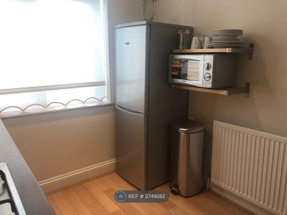 Property photo 2 of 9 Kitchen