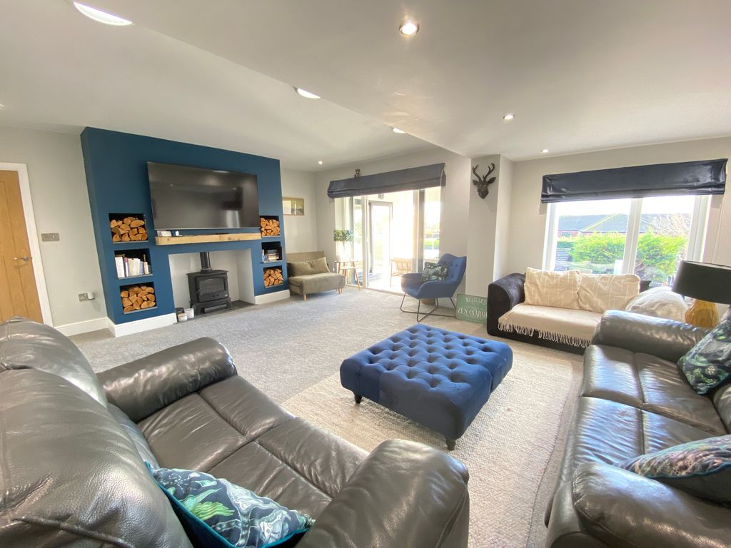 Property photo 2 of 16 Living Room