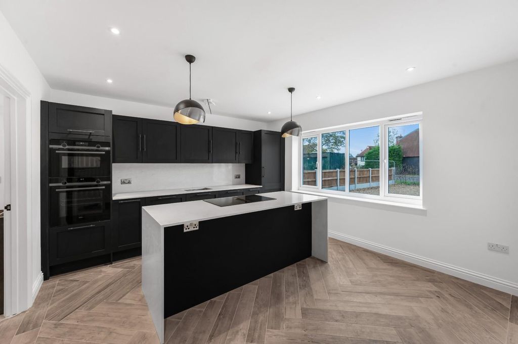 Property photo 3 of 18 Kitchen/Breakfast Room