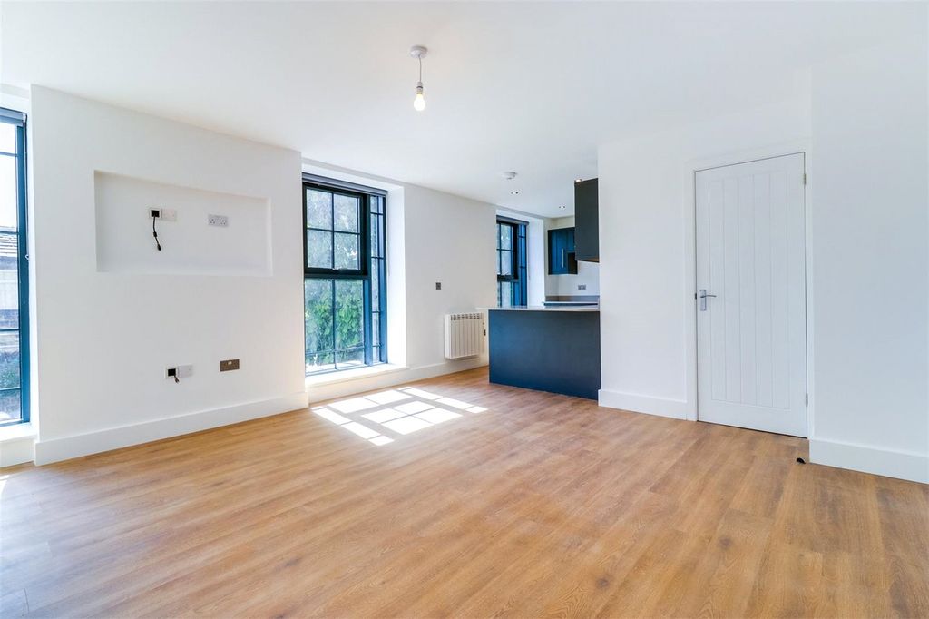 Property photo 2 of 11 Picture No. 01