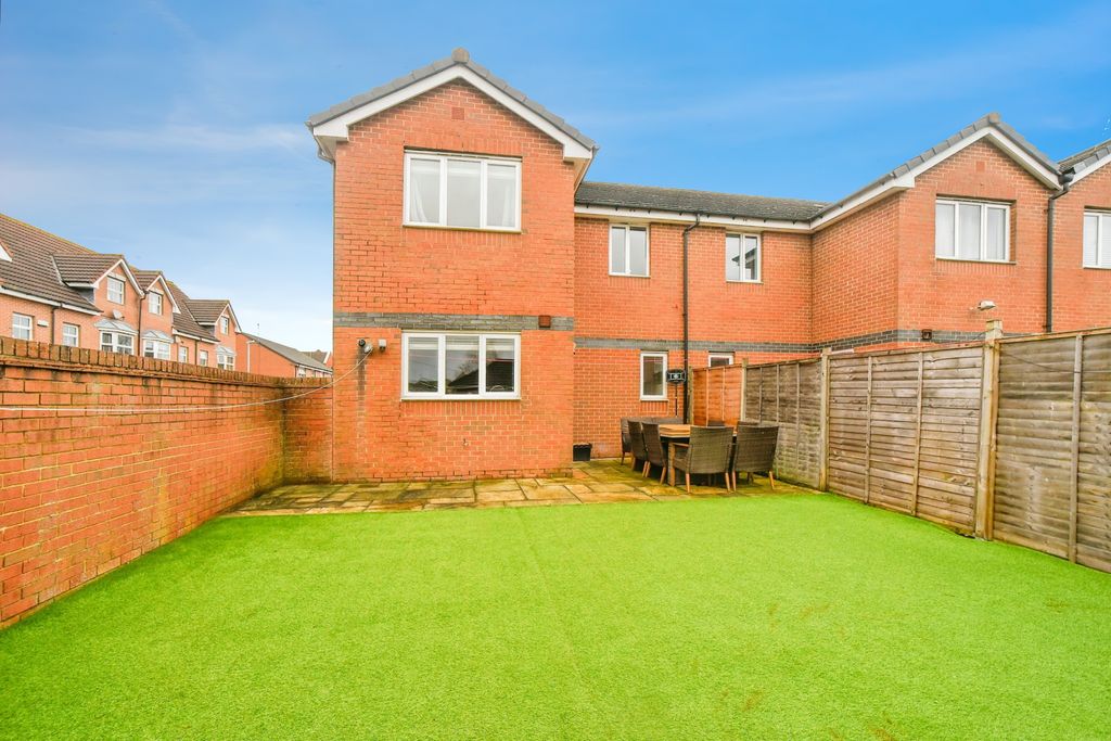 Property photo 2 of 21