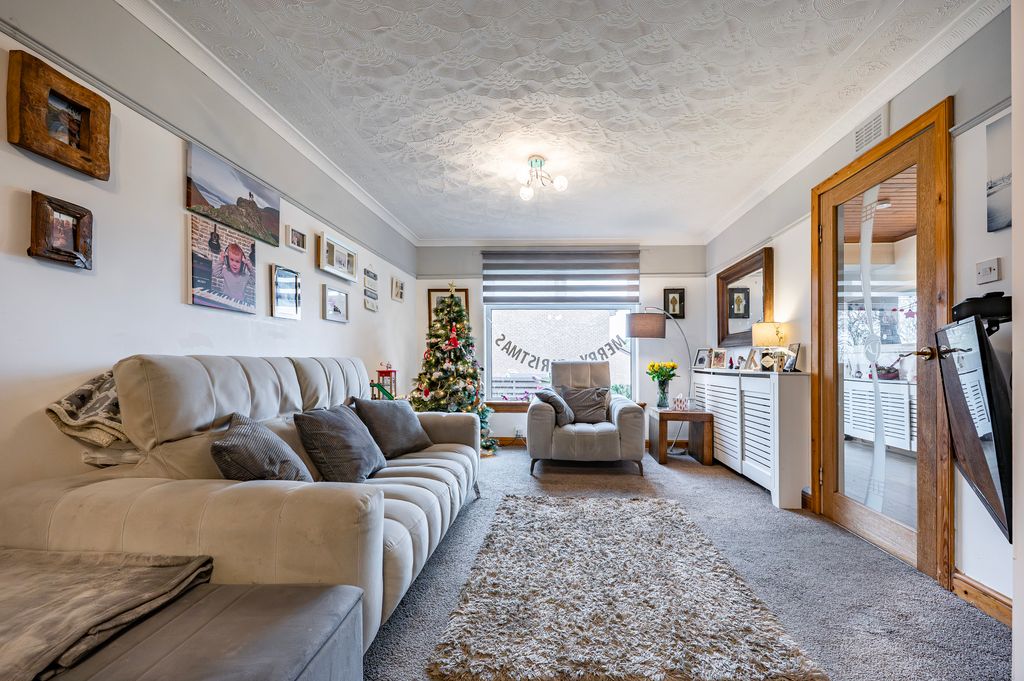 Property photo 3 of 37