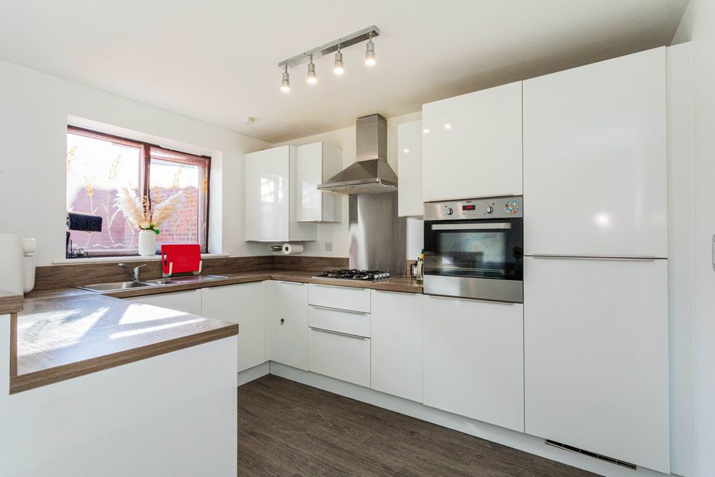 Property photo 2 of 25 Picture No. 19