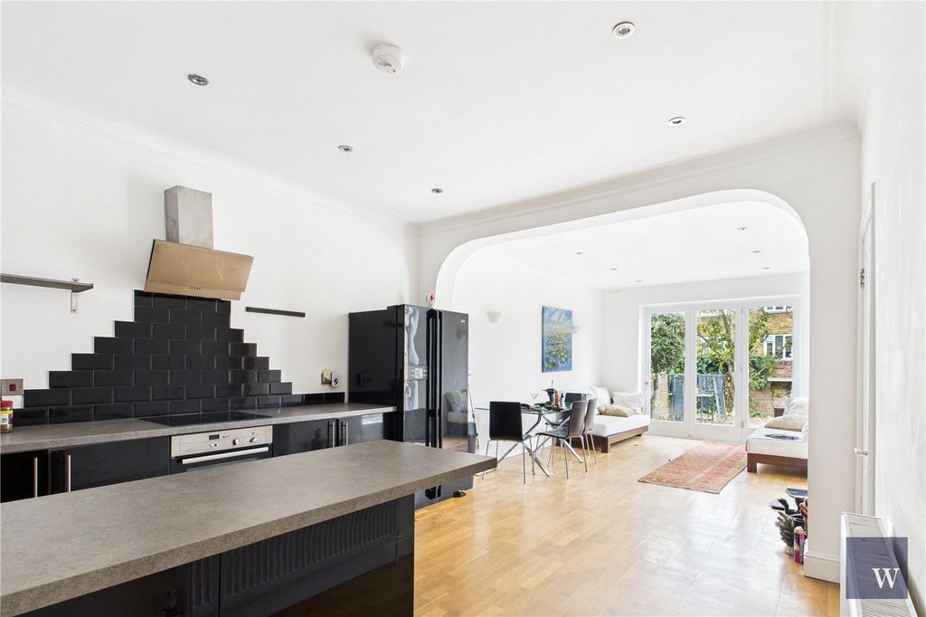 Property photo 2 of 13 Picture No. 08