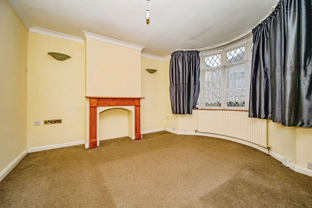 Property photo 2 of 16 Photo