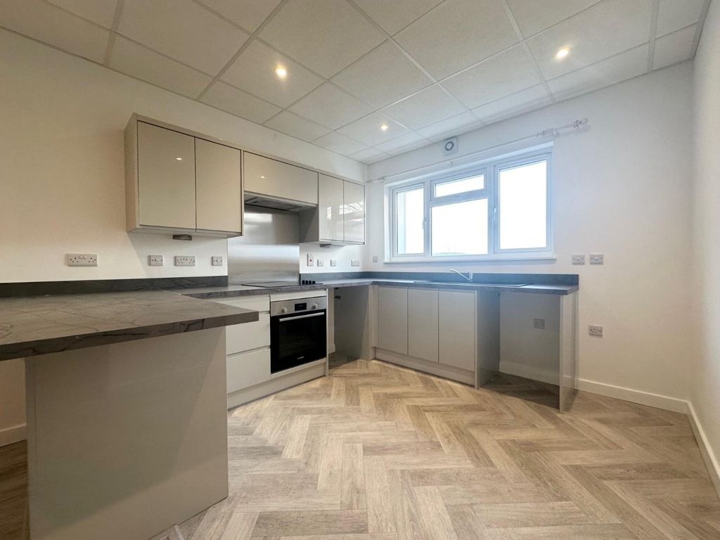 Property photo 3 of 10 Kitchen.Jpg