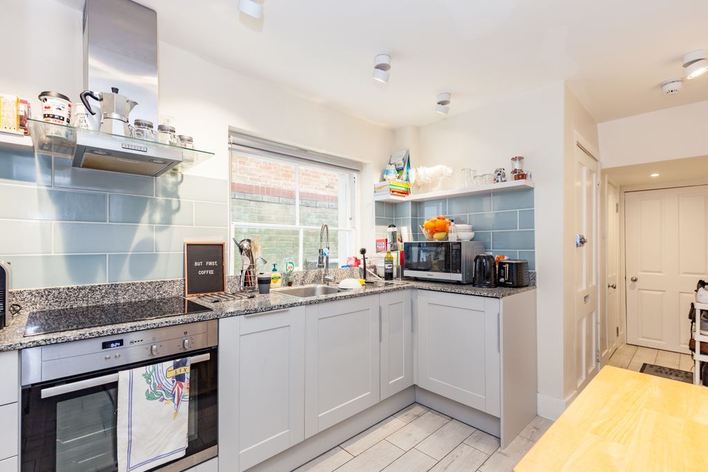 Property photo 3 of 9 Photo 04