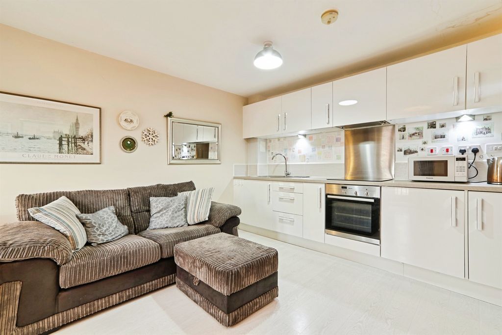 Property photo 3 of 15