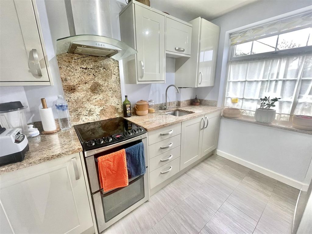 Property photo 2 of 8 Kitchen.Jpeg