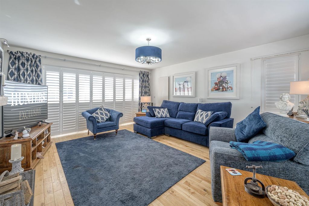Property photo 2 of 46
