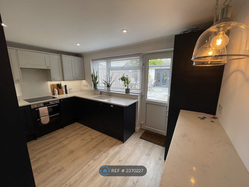 Property photo 1 of 8 Kitchen