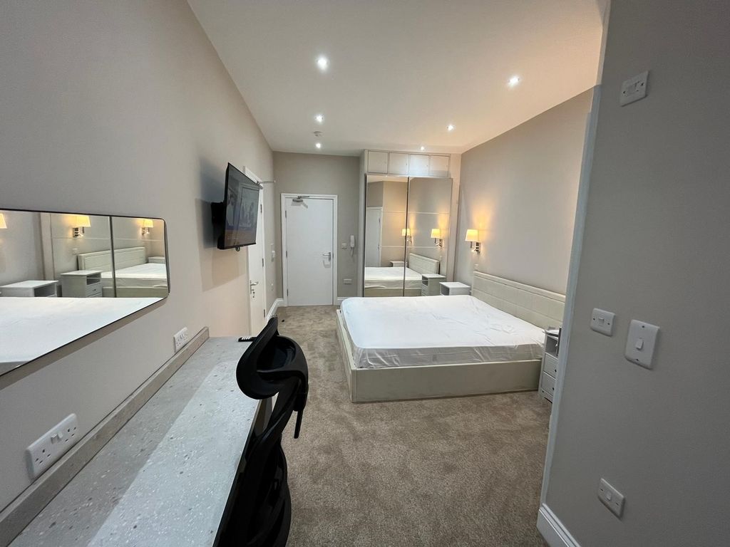 Property photo 1 of 10 Bedroom 6