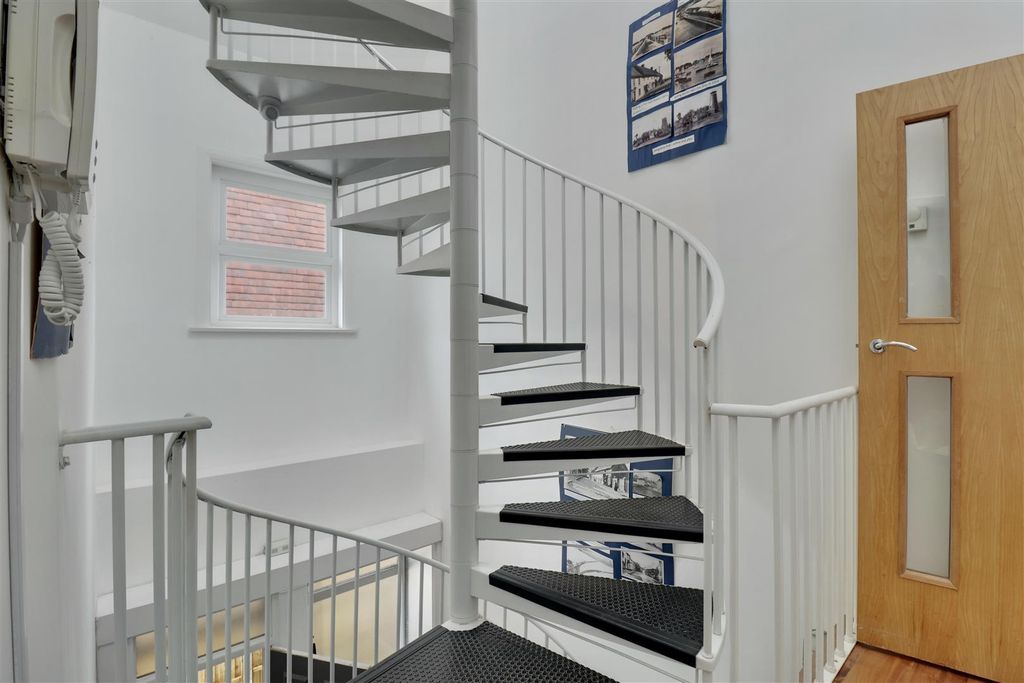 Additional image 9 of 3 bed maisonette for saleLangstone High Street, Havant PO9