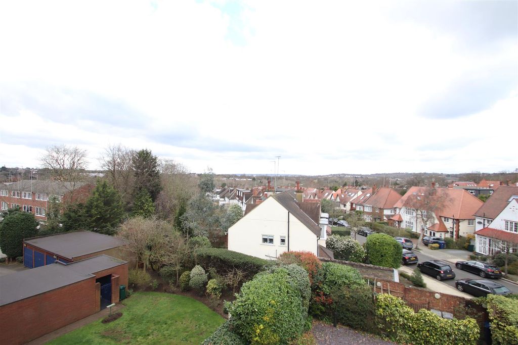 Property photo 2 of 25