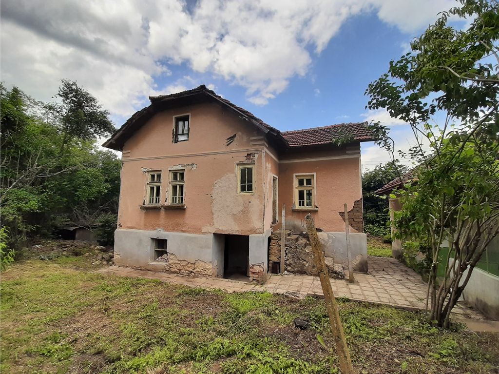 Property photo 2 of 8