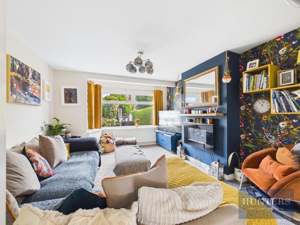 Property photo 2 of 16 Living Room