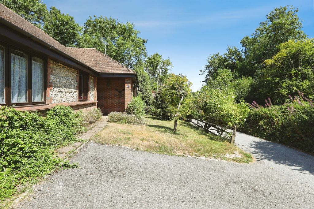 Property photo 2 of 20