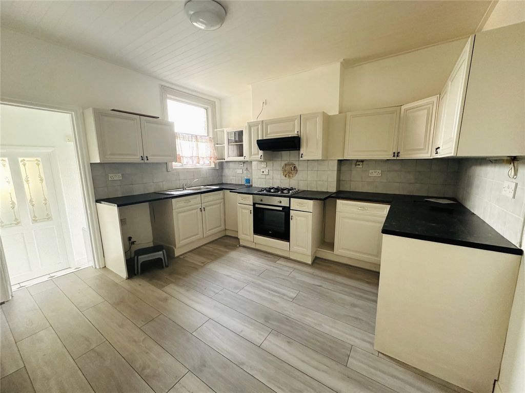 Property photo 3 of 11 Picture No. 14