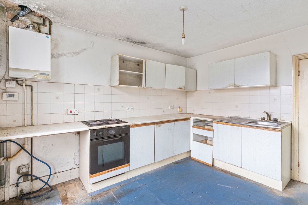 Property photo 3 of 16 Kitchen