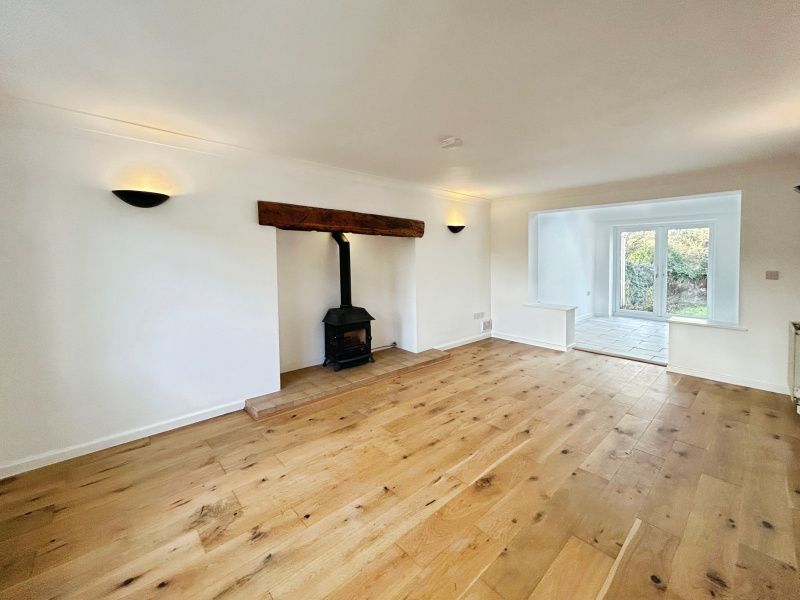 Property photo 2 of 14 Detached 3 Bedroom Property