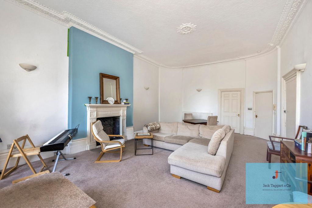 Property photo 3 of 17 Living Room