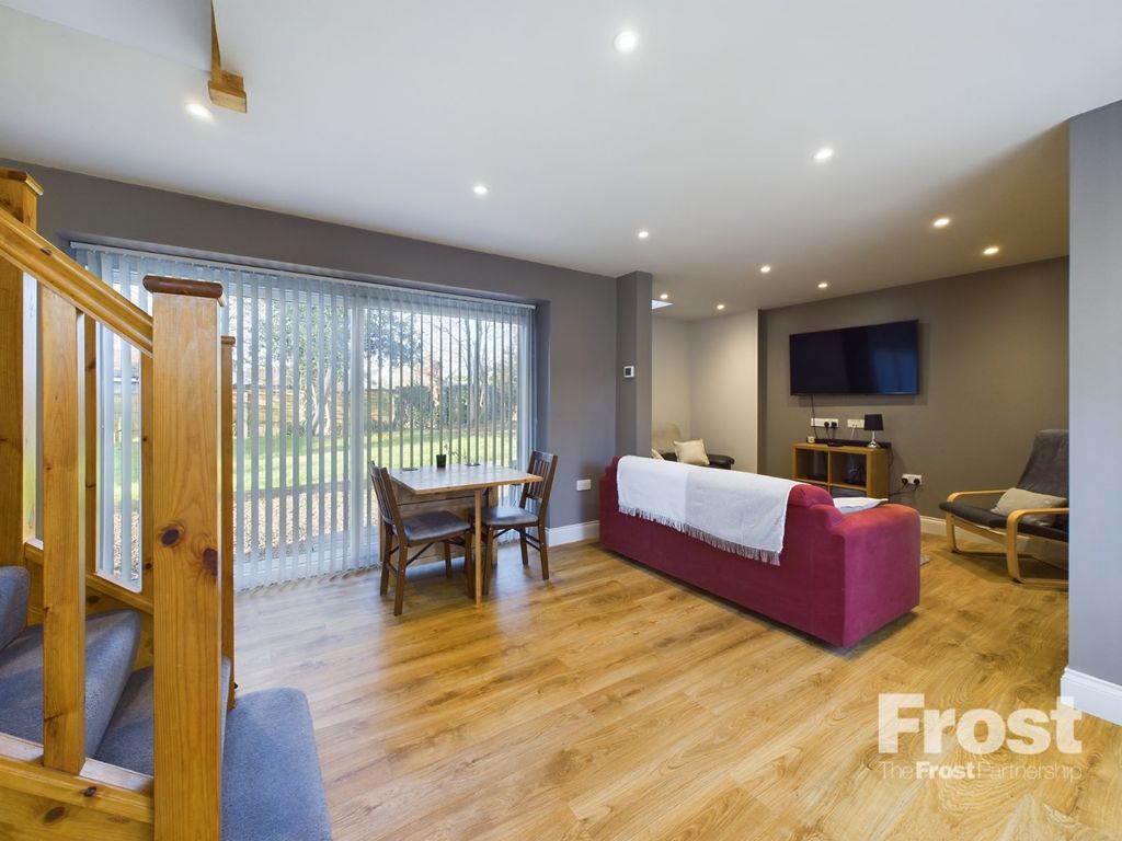 Property photo 3 of 12 Lounge