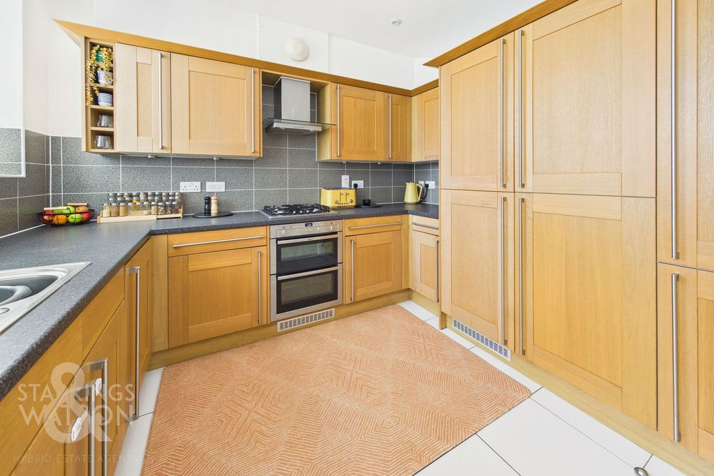 Property photo 3 of 24