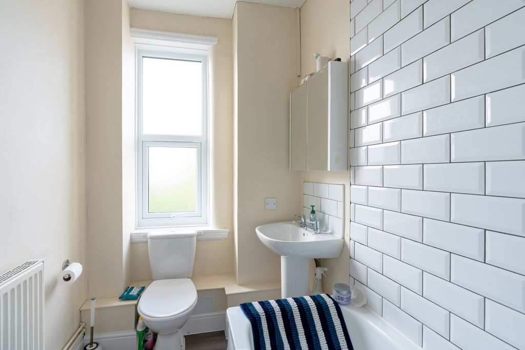 Property photo 3 of 8 Bathroom