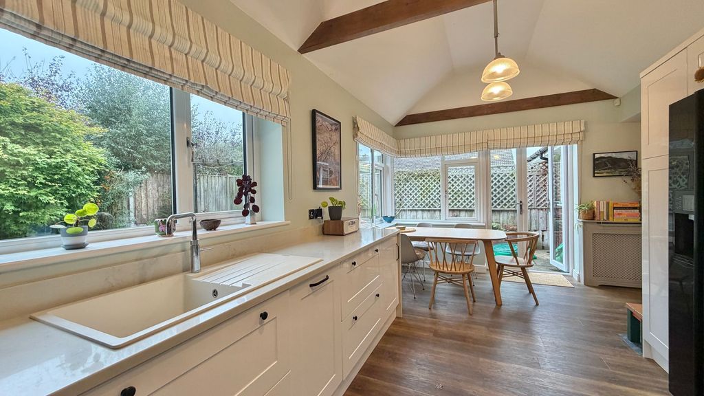 Property photo 3 of 19 Dining Kitchen