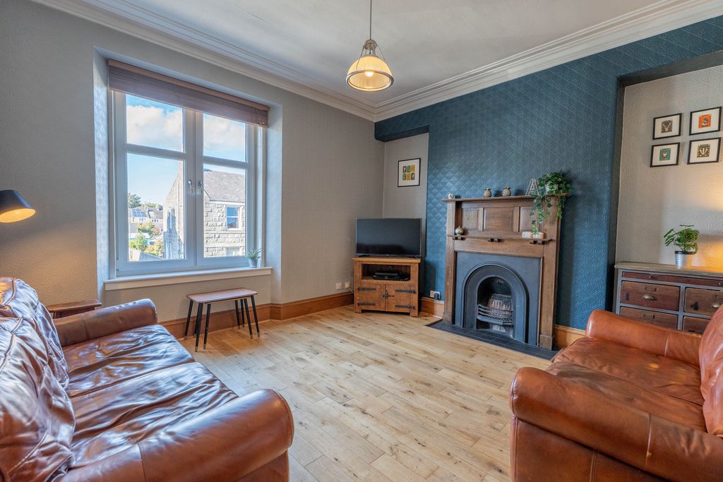 Property photo 3 of 23