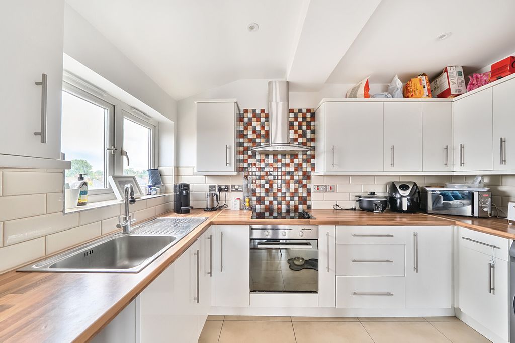 Property photo 2 of 21 1302821-14-68400E...