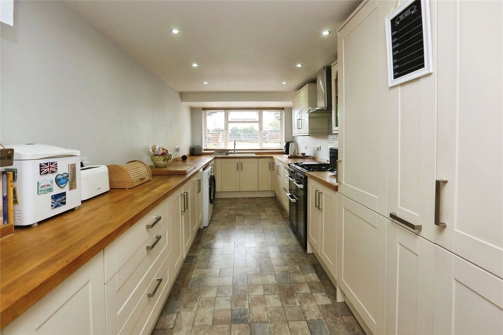 Property photo 3 of 22 Kitchen