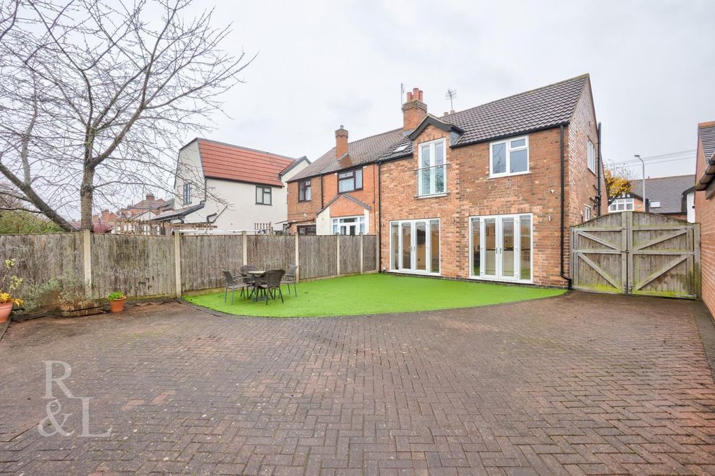 Property photo 2 of 27 30 Eton Road (7).Jpg